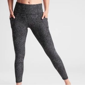 MAKE OFFER Athleta Salutation Rainwater 7/8